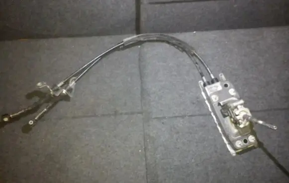 Volkswagen Touran I Gear shift cable linkage