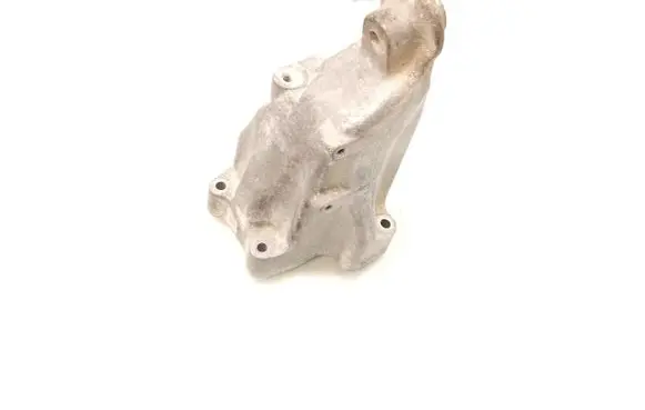 Engine mounting bracket