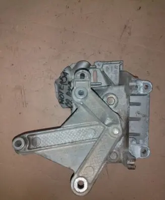 Nissan Note (E11) Engine mount bracket 8200043084