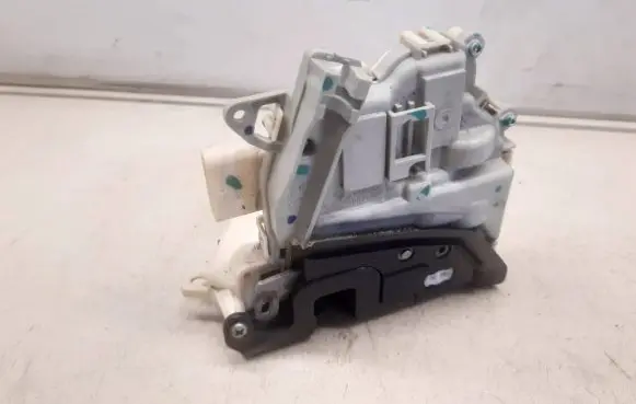 Audi A6 S6 C6 4F Front door lock 4F1837016E