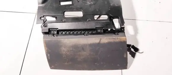 Glove box