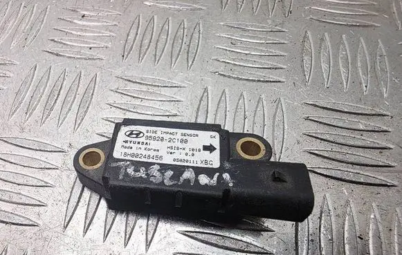 Hyundai Coupe Airbag deployment crash/impact sensor 959202C100