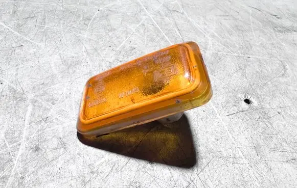 Audi A6 S6 C4 4A Front fender indicator light 161949117