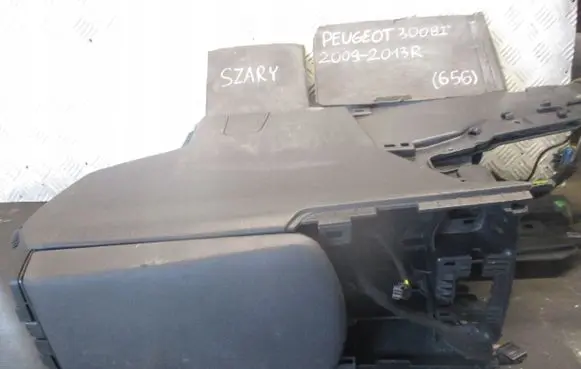 Peugeot 3008 I Armrest 