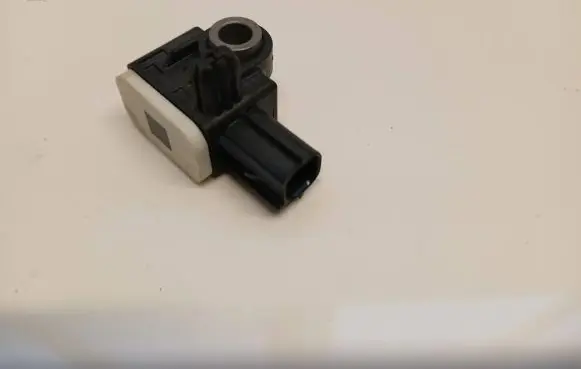 Ford Focus Airbag deployment crash/impact sensor AM5T14B342AA C83HA 110616202