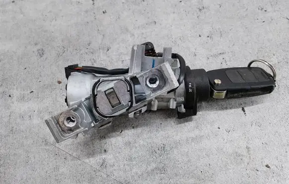 Volkswagen Golf V Ignition lock 1K0905851B