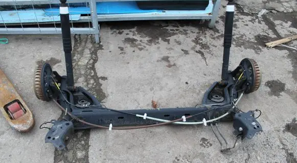 Renault Clio IV Rear axle beam 