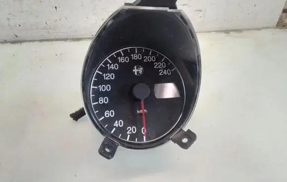 Speedometer (instrument cluster)