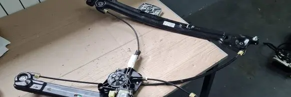 Audi RS Q8 Front window lifting mechanism without motor 4M8837461