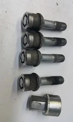 Mercedes-Benz C W205 Nuts/bolts 