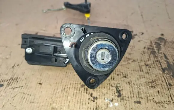 Dacia Duster Tailgate exterior lock 905120002R