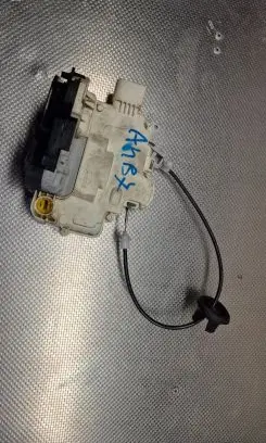 Audi A4 S4 B7 8E 8H Front door lock 8E1837015AA