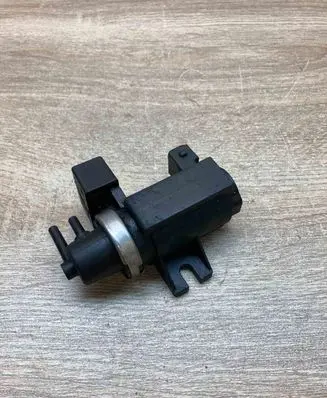 BMW 5 E39 Vacuum pump 2247906 72279600