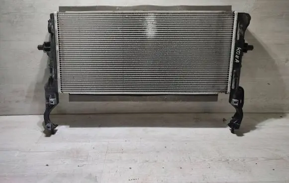 Hyundai Kona I Coolant radiator 25310J9XXX