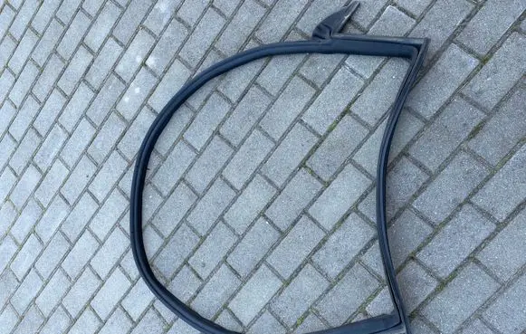Tesla Model 3 Rear door rubber seal (on body) 156223