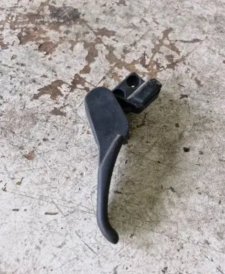 Volkswagen PASSAT B5.5 Engine bonnet (hood) release handle 3B1823633
