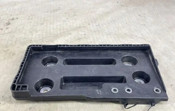 Volkswagen PASSAT B8 Battery tray 3Q0804869