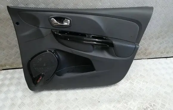 Renault Clio IV Front door card panel trim