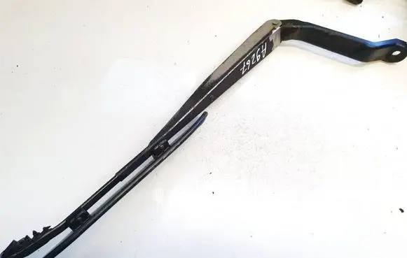 Honda CR-V Front wiper blade arm