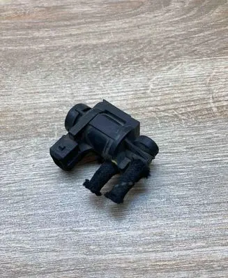 Volkswagen Golf III Turbo solenoid valve 1H0906283
