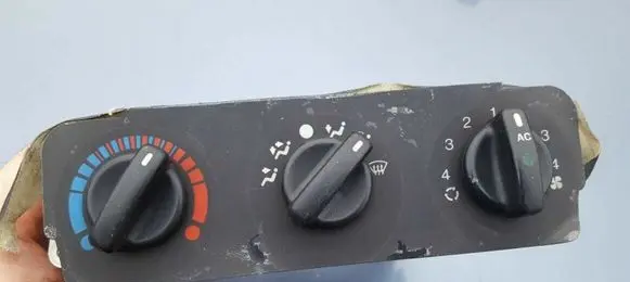Ford Mondeo MK I Climate control unit 93BW18D451AE