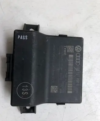 Audi A5 8T 8F Gateway control module 8R0907468A 2840745804300
