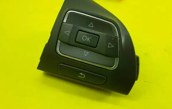 Volkswagen Golf VI Steering wheel buttons/switches 5C0959538 206910020336 61978394