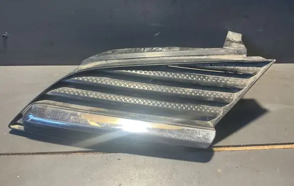 Nissan Primera Front grill 62330AU300