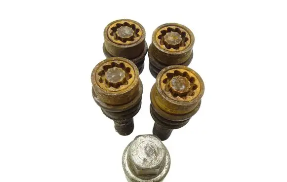 Volkswagen Touareg II Nuts/bolts