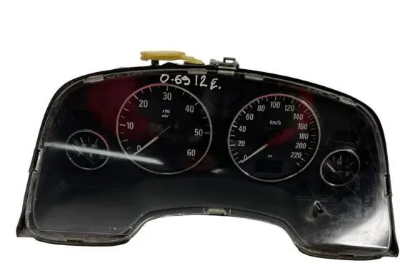 Opel Zafira A Speedometer (instrument cluster) 24461768 96251063