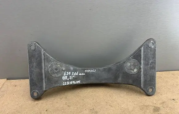 BMW 5 E39 Gearbox mounting bracket 1096104 2231096104