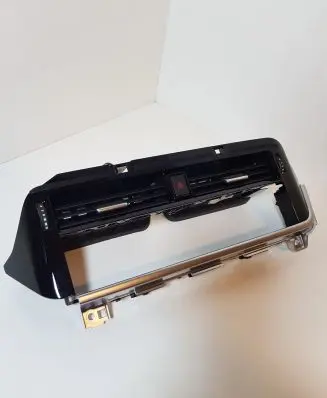 Nissan Qashqai J12 Dash center air vent grill 687516UA0A