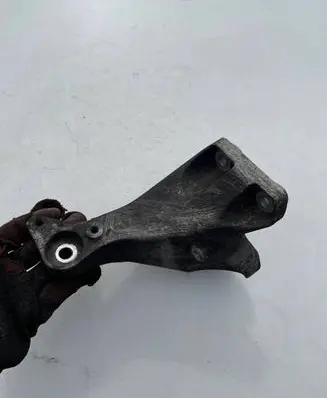 BMW 1 E81 E87 Engine mounting bracket 6781916 13807410 6881310