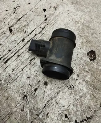 Volkswagen PASSAT B5 Mass air flow meter 0281002216 028906461