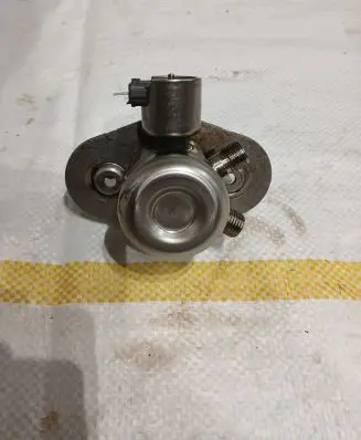 BMW X5 F15 Fuel injection high pressure pump 8604229 0332200