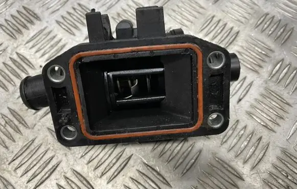 Ford Focus C-MAX Thermostat/thermostat housing 