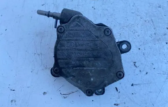 Toyota Avensis T250 Vacuum pump 18100775