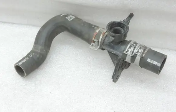 Toyota Yaris Engine coolant pipe/hose 165020Q010
