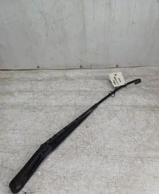 Opel Zafira A Front wiper blade arm 90582557