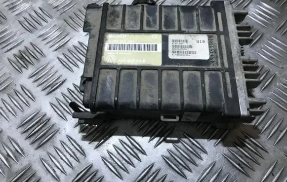 Volkswagen PASSAT B3 Engine control unit/module 0261200261 443907311b