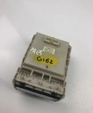 Toyota Auris E180 Fuse box set 8273002120A
