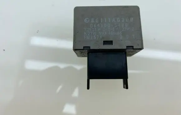 Subaru B9 Tribeca Hazard warning light relay 86111AG010 86111AG011 86111AG