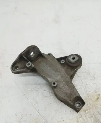 Audi A4 S4 B5 8D Gearbox mounting bracket 8D0399114R