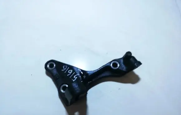 Honda Civic Engine mounting bracket