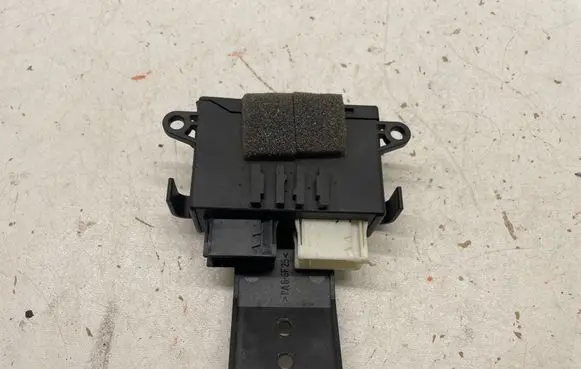 BMW 3 E46 Wing mirror control module 6913364