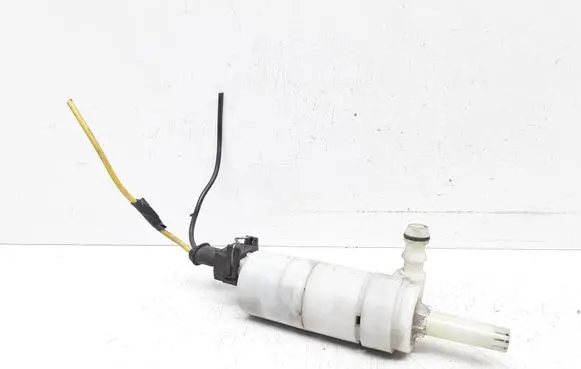 Volvo XC90 Headlight washer pump 