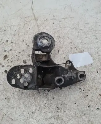 Audi A4 S4 B6 8E 8H Engine mounting bracket
