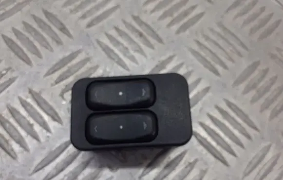 Opel Corsa C Front door window switch trim 13363202