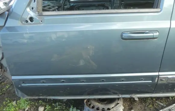 Jeep Commander Front door