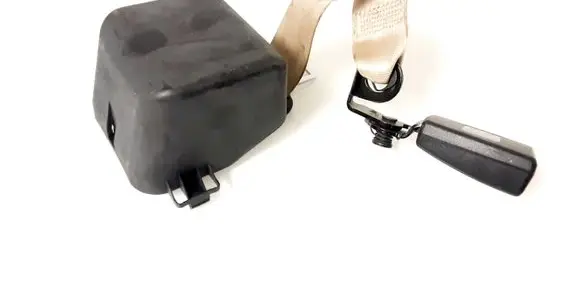 Volkswagen PASSAT B7 USA Middle seatbelt (rear) 561857807